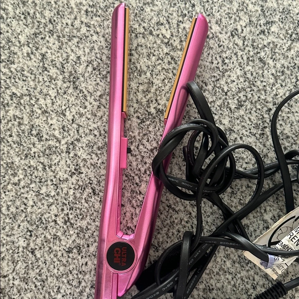 Ultra CHI Pink Hair Straightener - Picture 1 of 2
